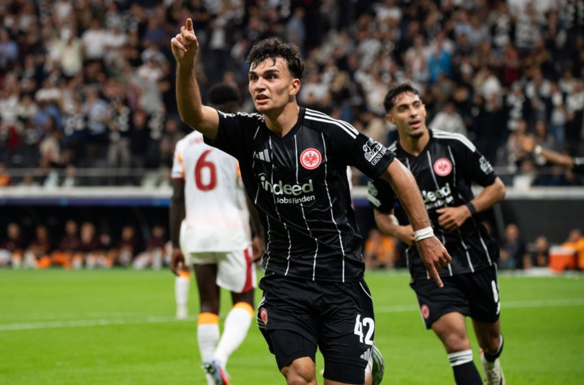 Dự đoán tỷ số Eintracht Frankfurt - Liverpool: 2-2